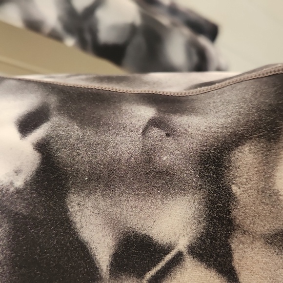 Lululemon Speed Up Crop Black Grey White Size 10 - Picture 15 of 16